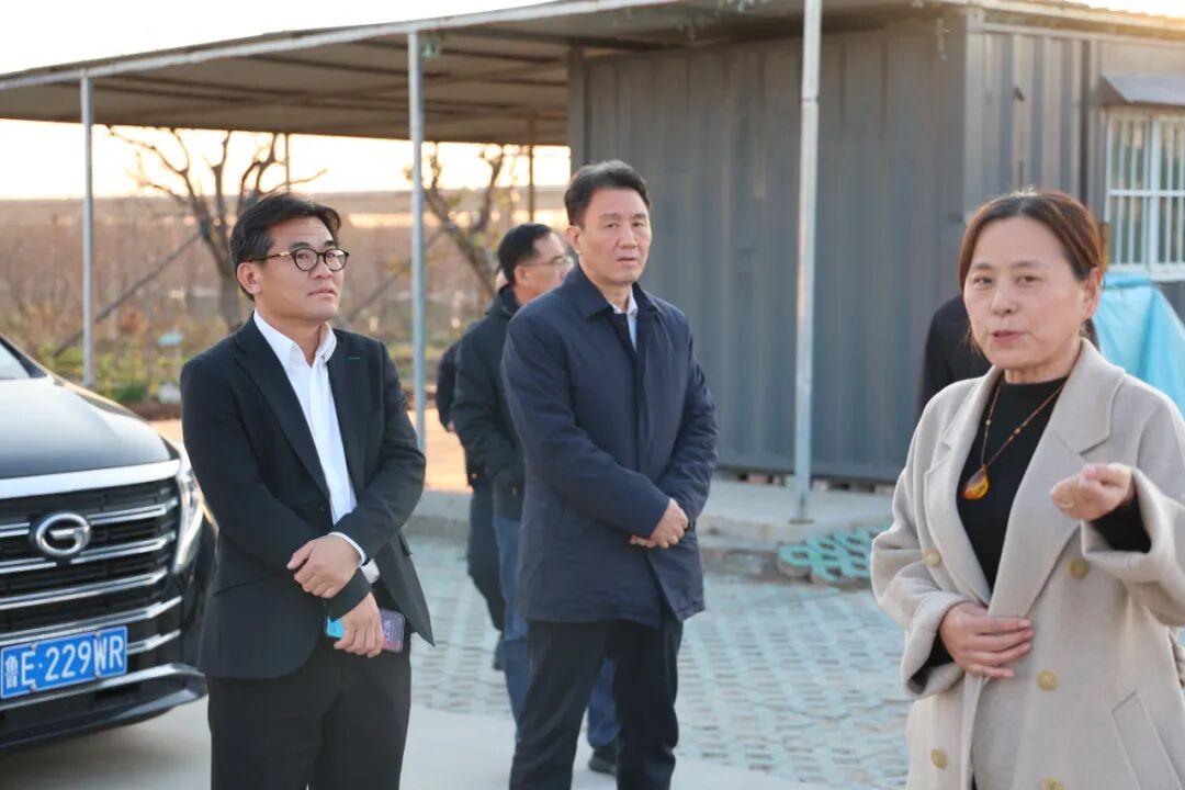 东营市市场监管局党组书记、局长许建仁与中药营实控股有限公司董事长李风葳博士一行莅临山东中昌元集团考察指导
