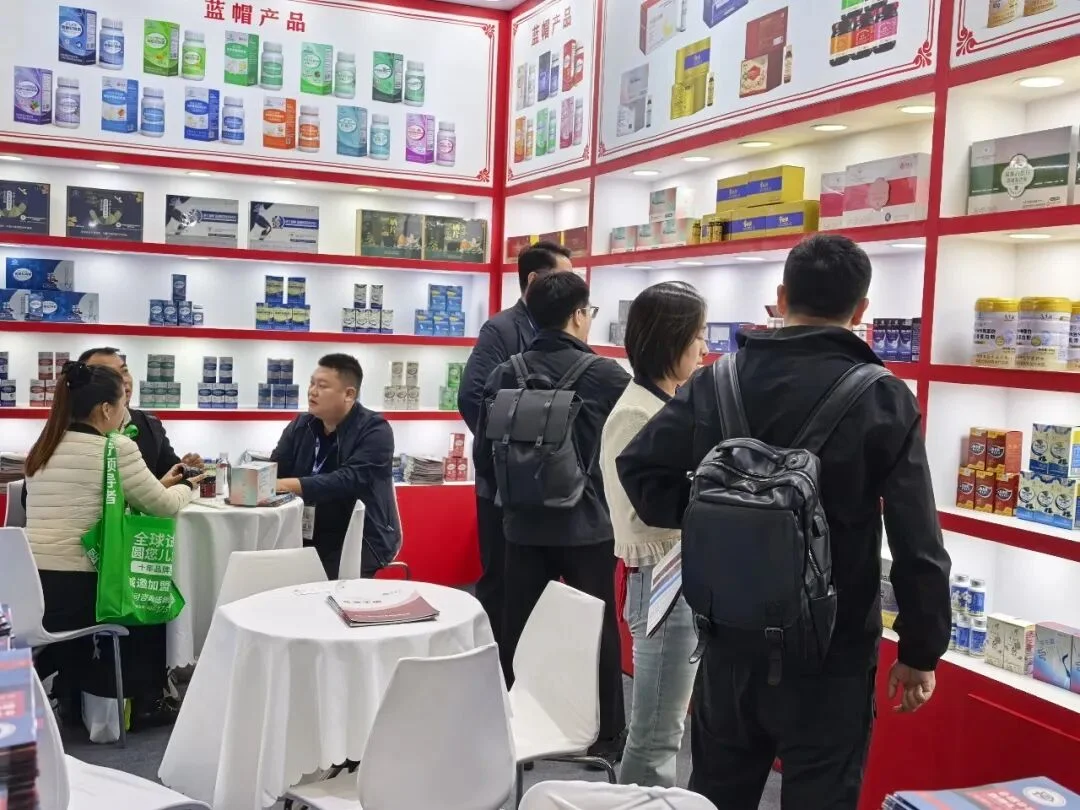 展会现场客商络绎不绝