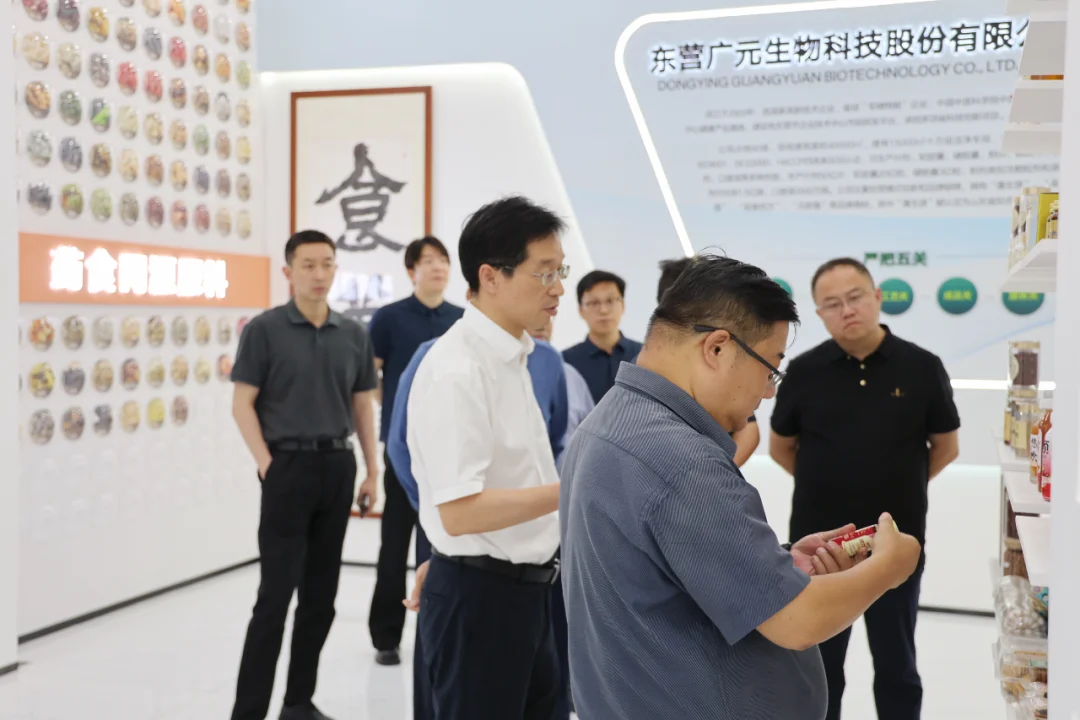 考察团了解盐生酸枣产品